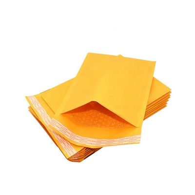 白い包装は104g/Mの²の自己のシールの多防水クラフトの泡郵便利用者を囲む