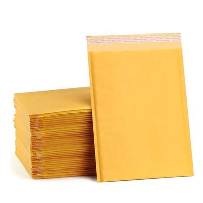 白い包装は104g/Mの²の自己のシールの多防水クラフトの泡郵便利用者を囲む